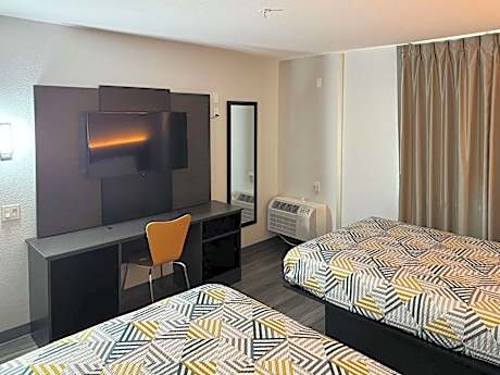 Quadruple Room - Disability Access - Roll in Shower