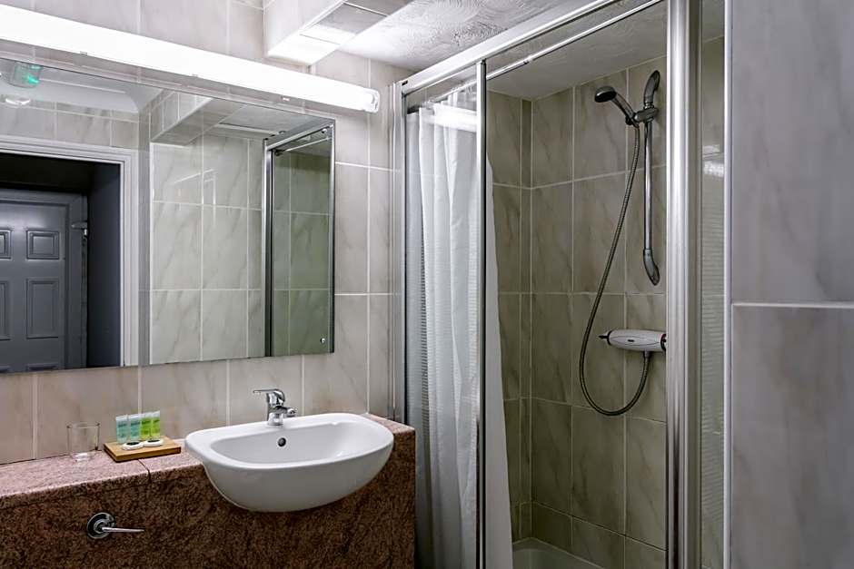 Roydon Marina Village Hotel