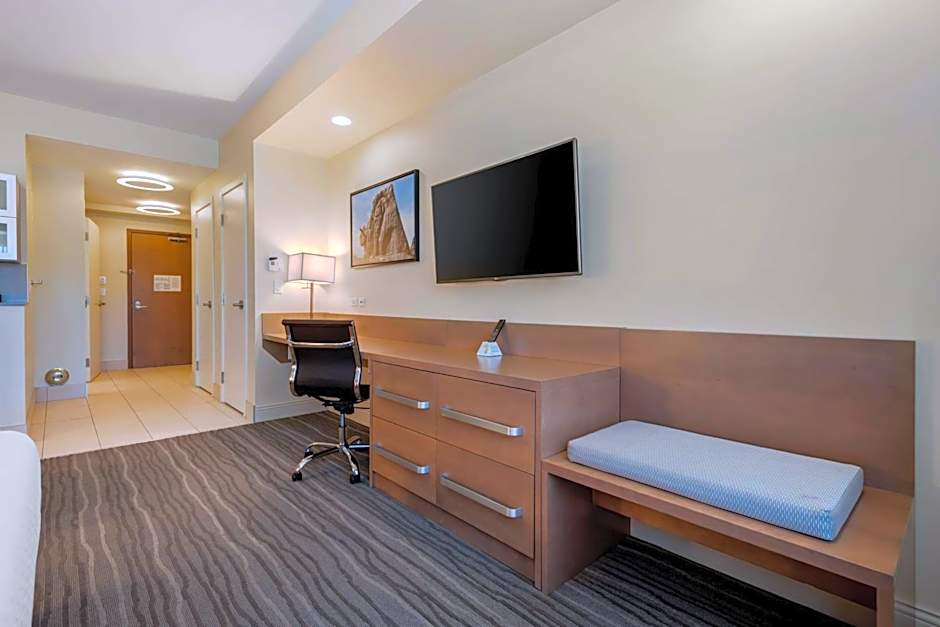 Best Western Plus Sawridge Suites