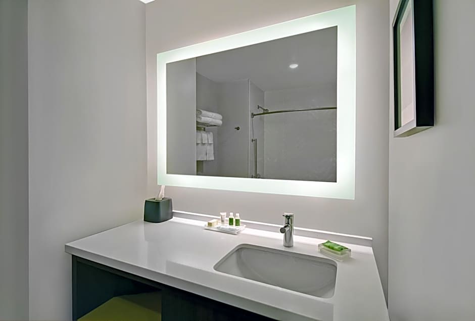 Holiday Inn Grand Rapids North By IHG