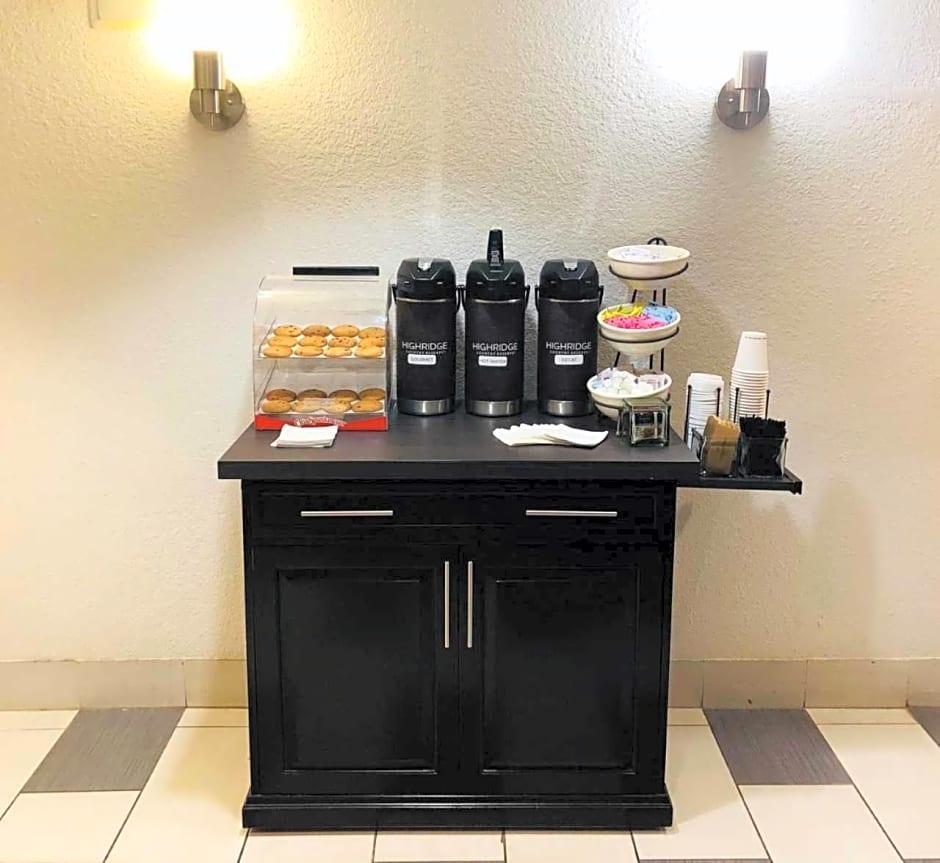 Country Inn & Suites by Radisson, DFW Airport South, TX