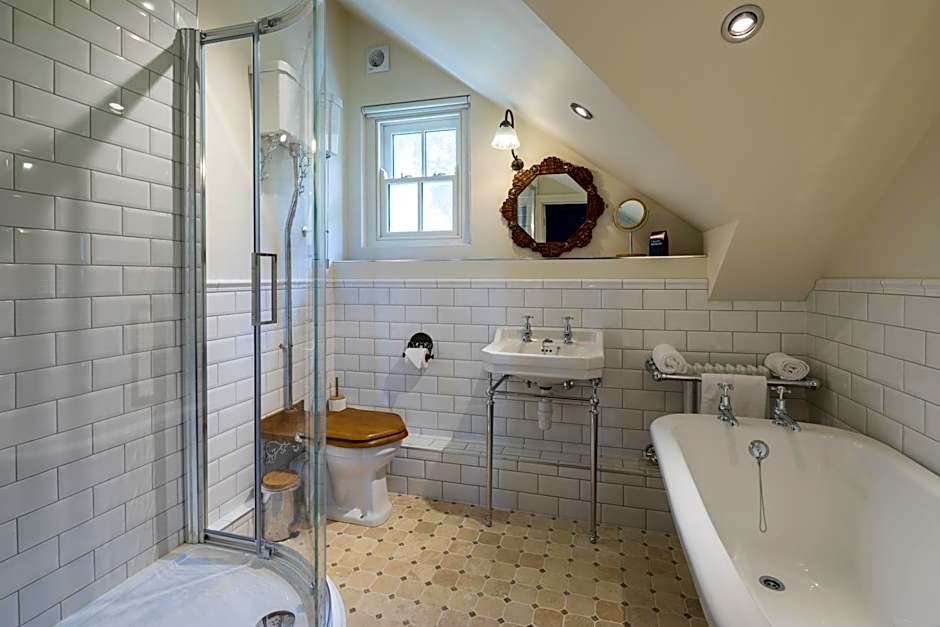 Tolcarne Beach Colonial Restaurant and Rooms