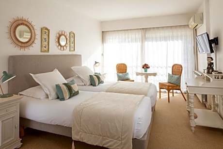 Twin Room with Private Bathroom