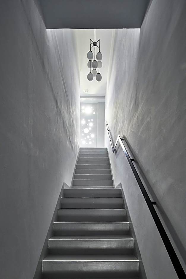 Noir Home