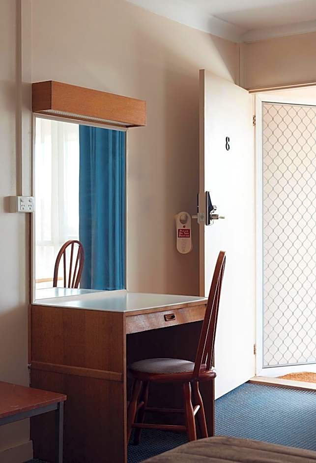 Holiday Lodge Motor Inn