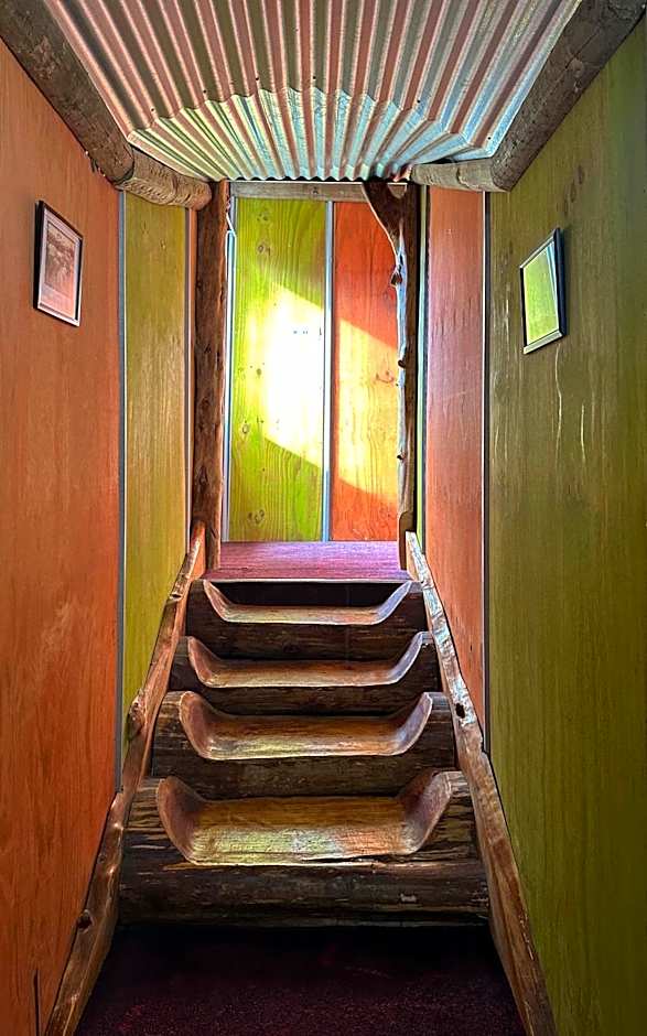 The Crossing Lodge & Backpackers