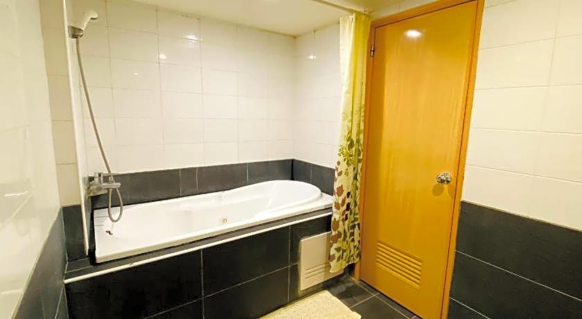 Waugh Den Business Hotel