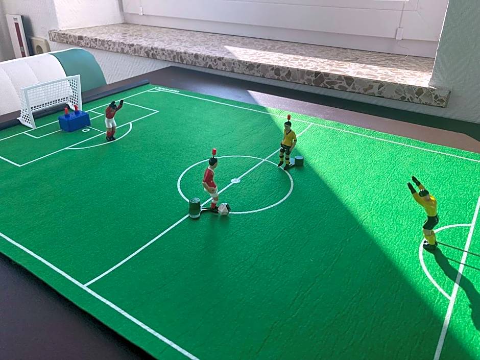 Hotel Sonnenschein - Spielerei im Sonnenschein