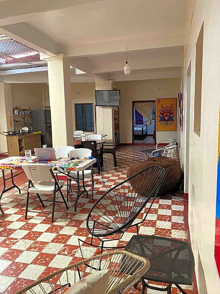 Hostal mil Mascaras