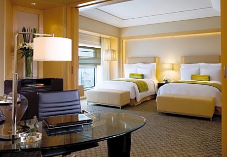 Executive level, 1 Bedroom Executive Suite, 2 Double, River view, High floor