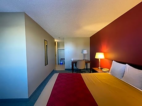 Queen Room - Non-Smoking