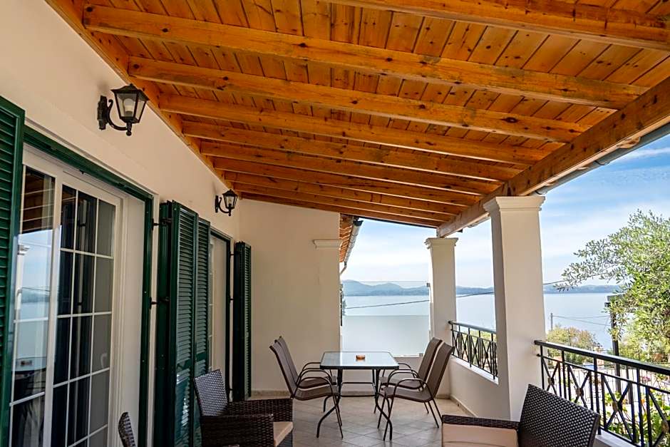 Crystal Blue Hotel, Barbati