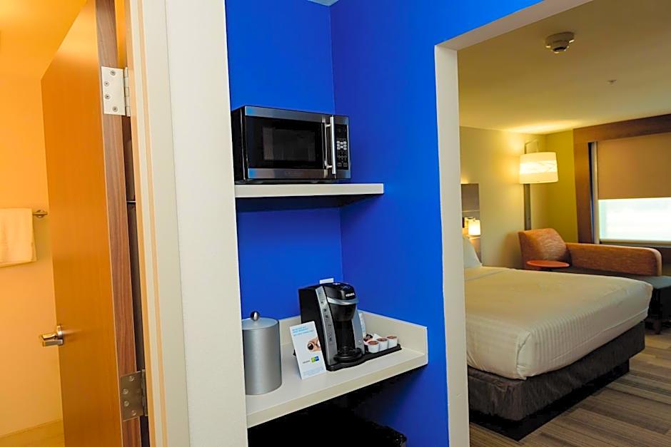 Holiday Inn Express & Suites McKinney - Frisco East By IHG