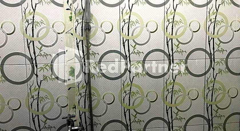LH101 Guest House Syariah near Makam Sunan Bonang RedPartner