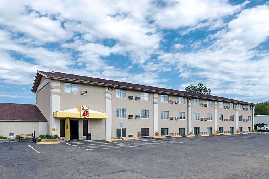 Super 8 by Wyndham Watertown