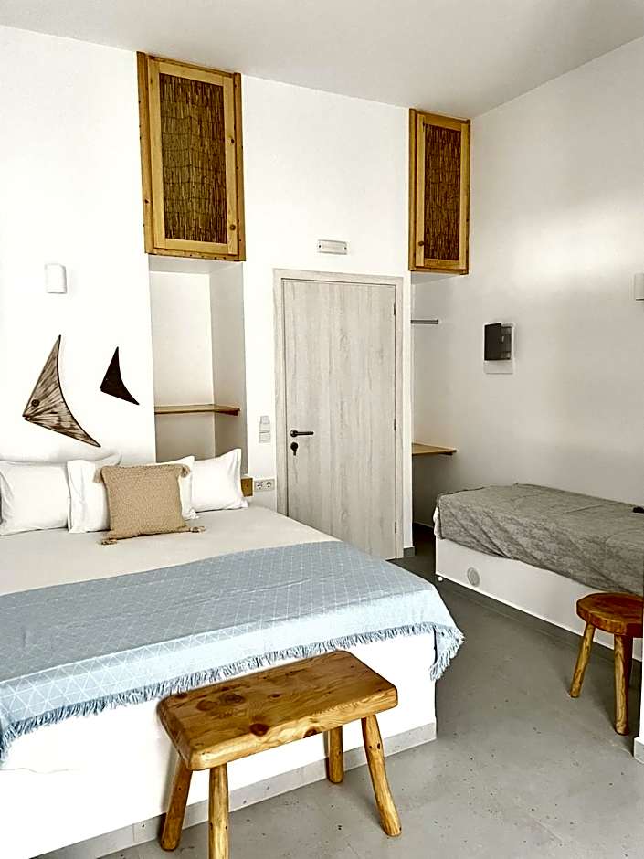 Kirki Rooms by the sea