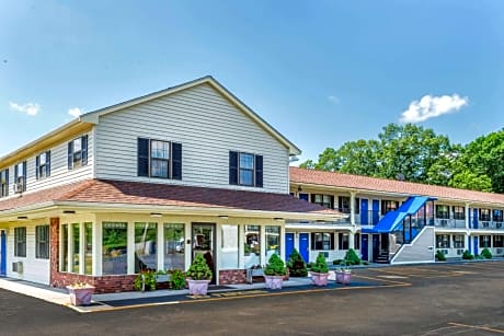 Knights Inn North Attleboro
