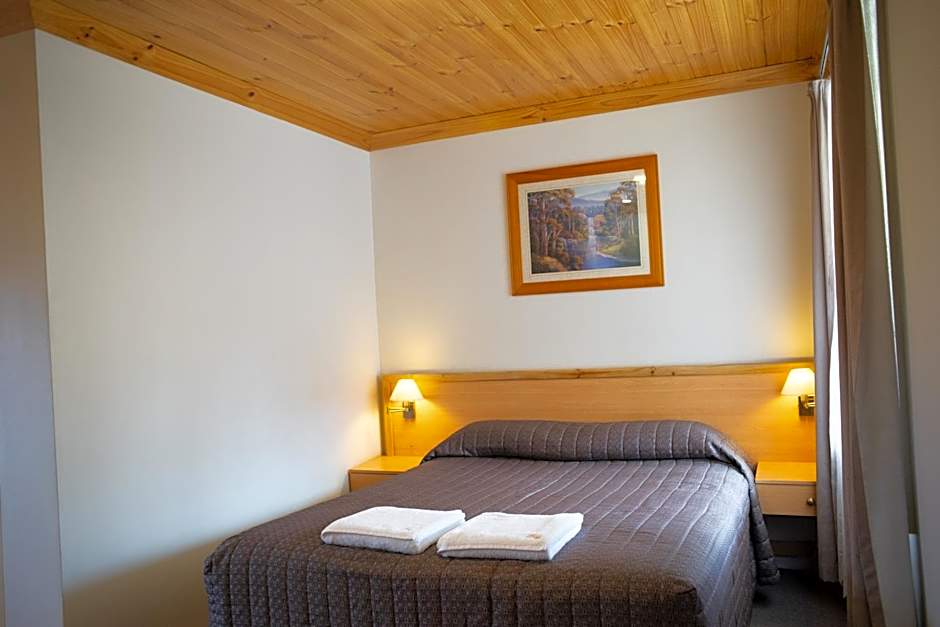 Black Gold Motel