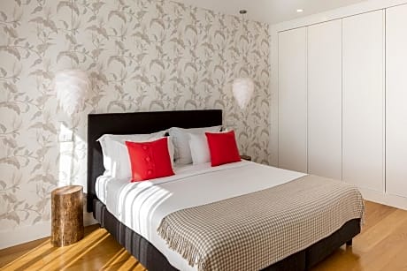 Villa with Garden View