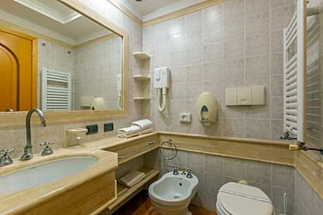 Deluxe Apartment with Terrace