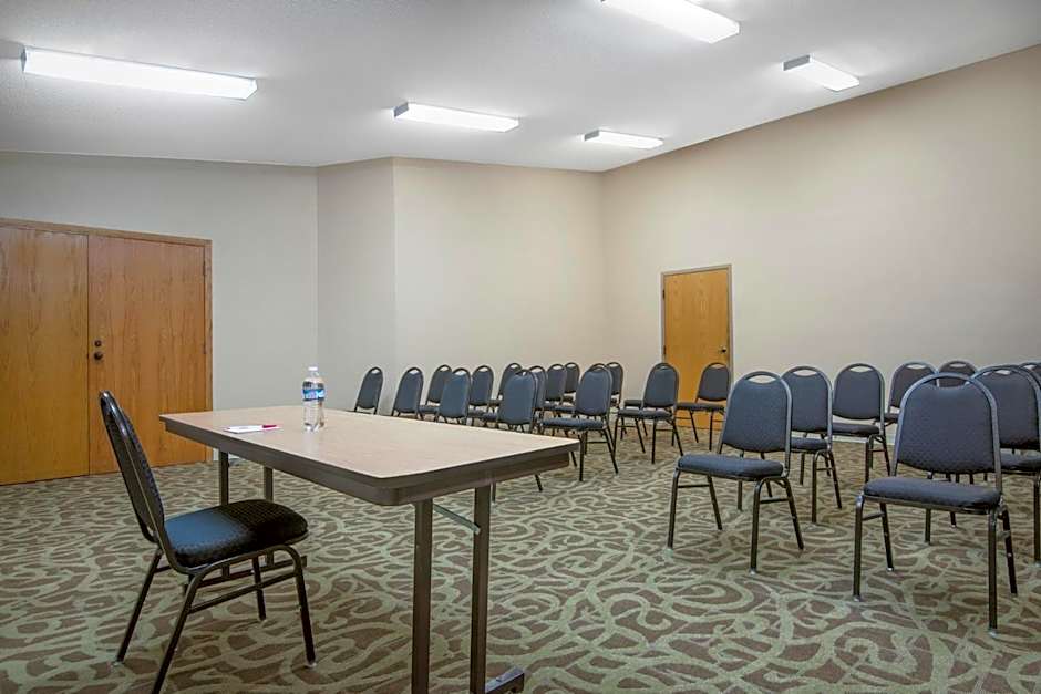 Ramada by Wyndham Columbus Polaris