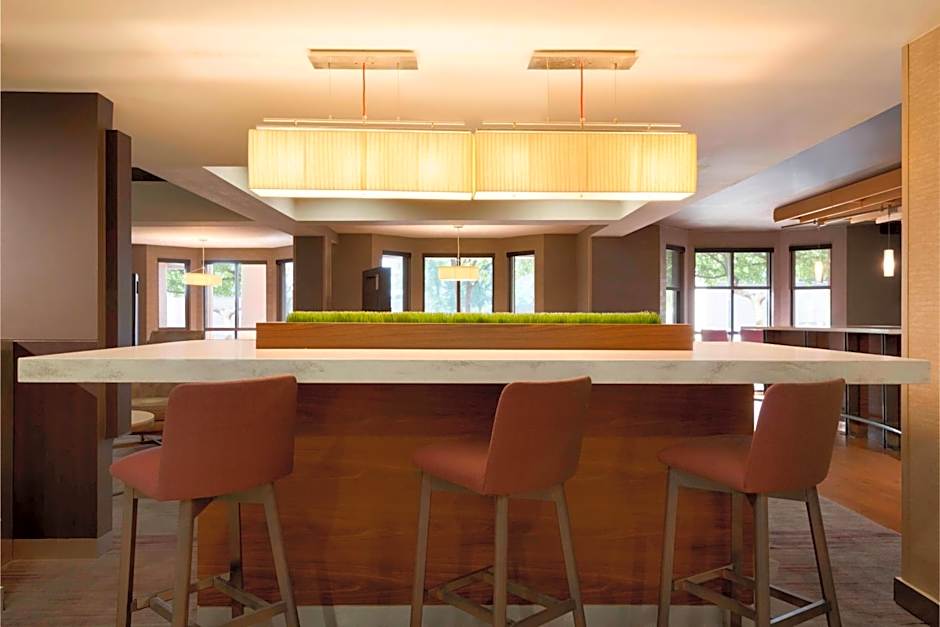 Courtyard by Marriott Akron Fairlawn