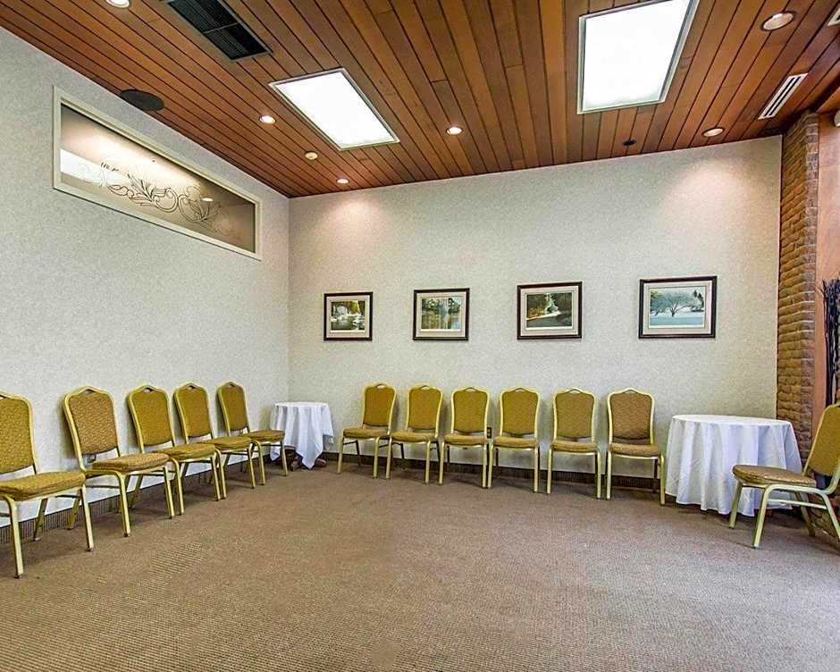 Quality Inn & Suites Charlottetown Downtown