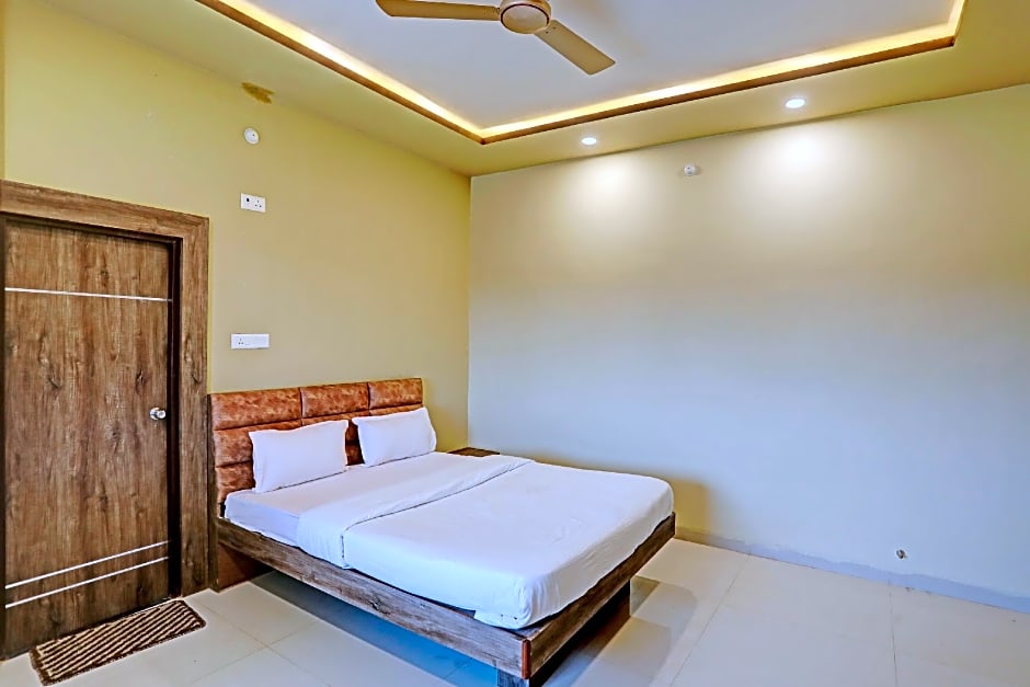 OYO Hotel Kubervatika