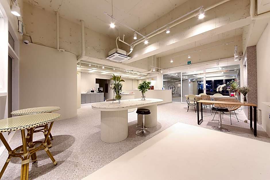 Gwangju Sangmu W Lounge Hotel