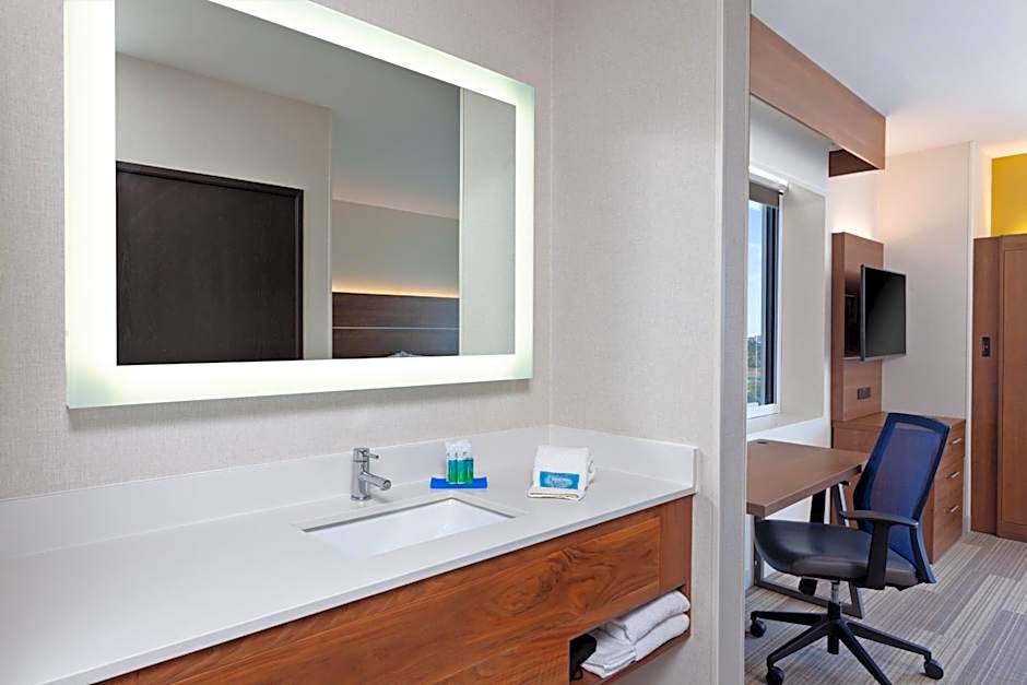 Holiday Inn Express Los Angeles LAX Airport By IHG