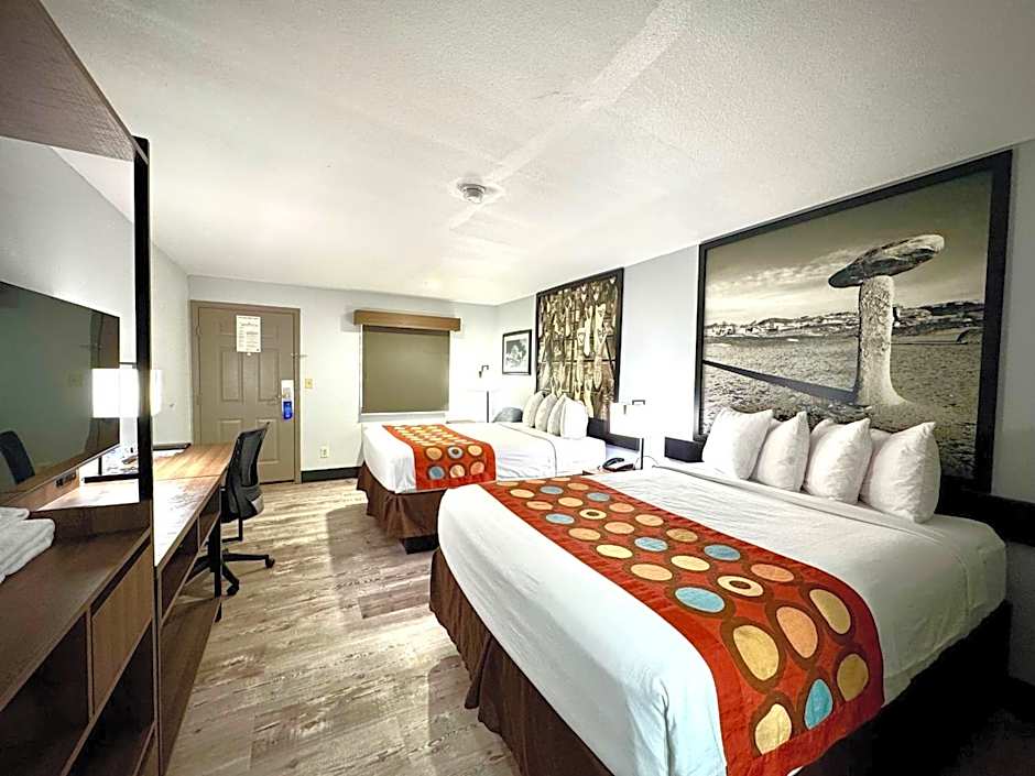 Super 8 by Wyndham Clovis