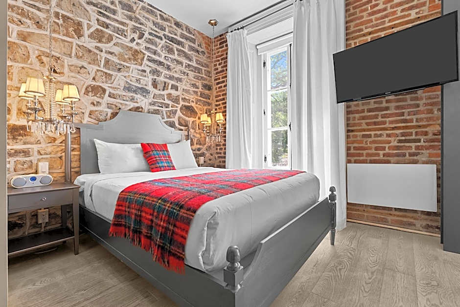 Auberge Place d'Armes - Par Aneyro