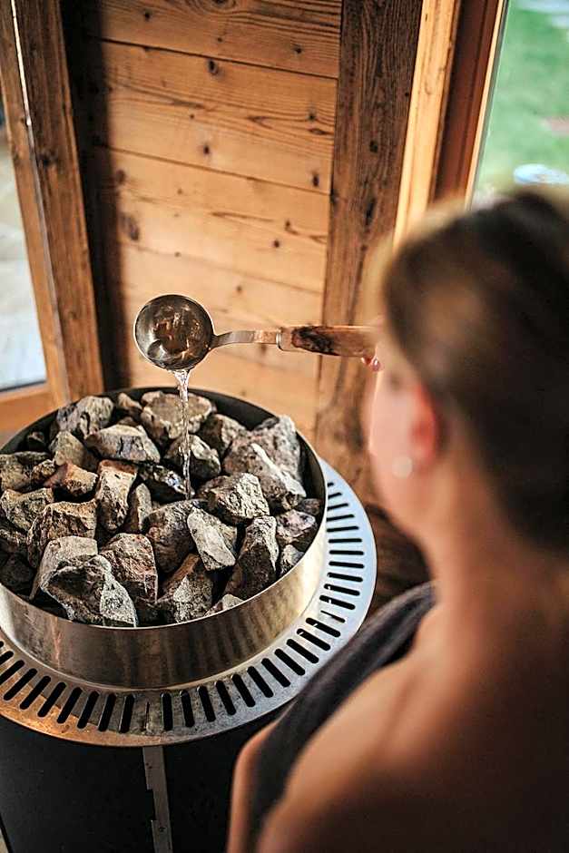 Presulis Hideaway Apartments & Restaurant