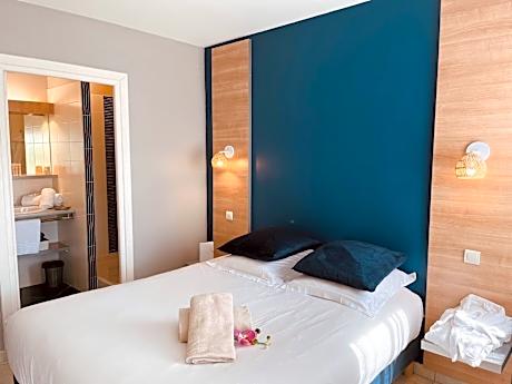 One-Bedroom Apartment with swimming pool access