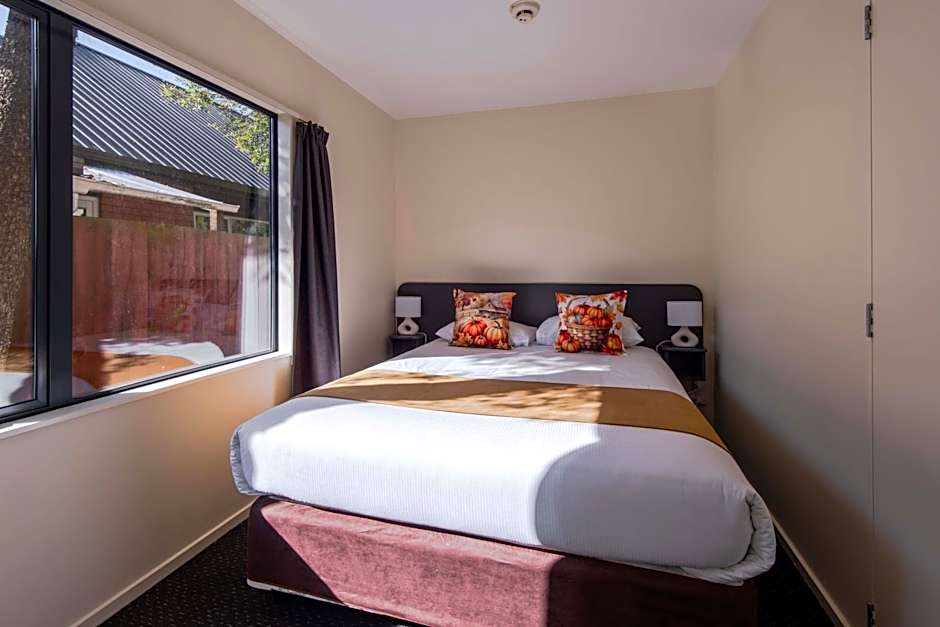 298 Westside Motor Lodge