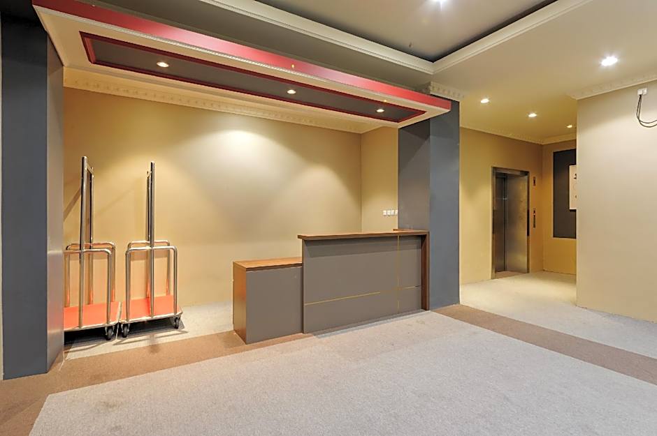 RedDoorz Plus near Soekarno Hatta Airport 2