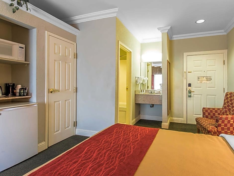 Comfort Inn At Founders Tower
