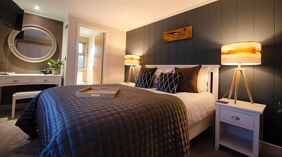 Hollicarrs - The Rushes