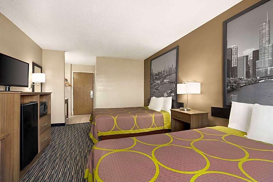 Super 8 by Wyndham Joliet I-55 N/Chicago