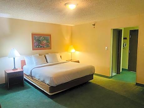 Deluxe King Suite