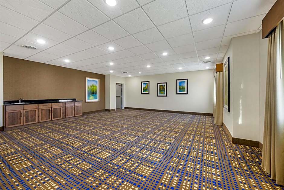 Best Western North Bryant Inn