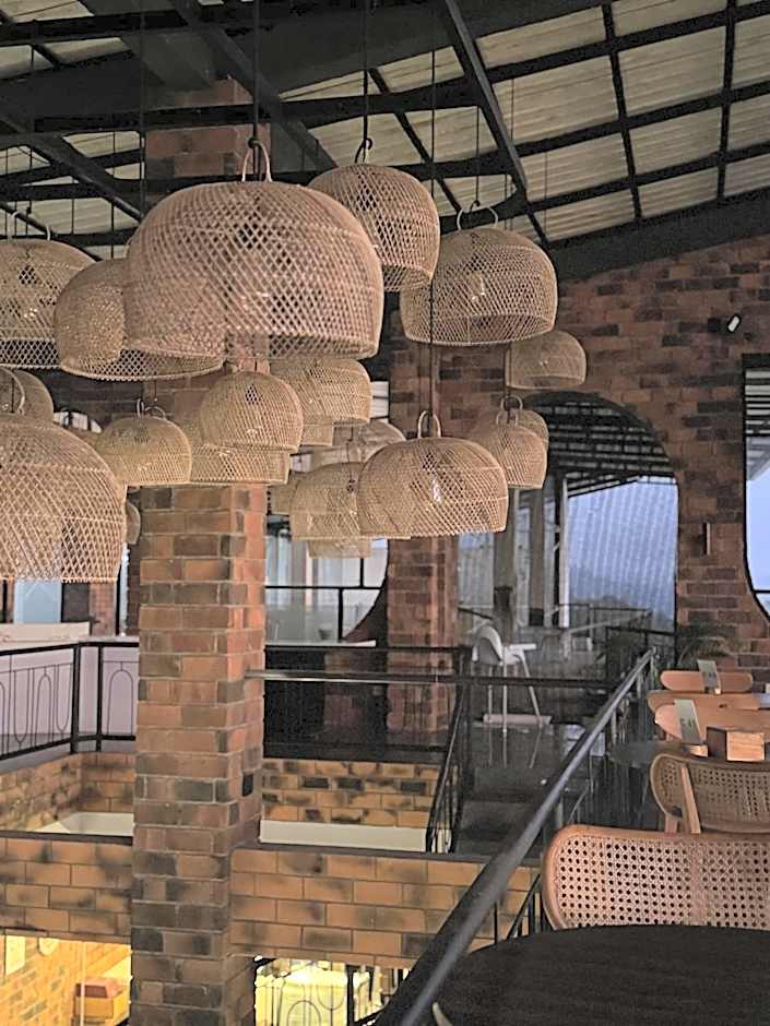 Caldera Hotel & Restaurant