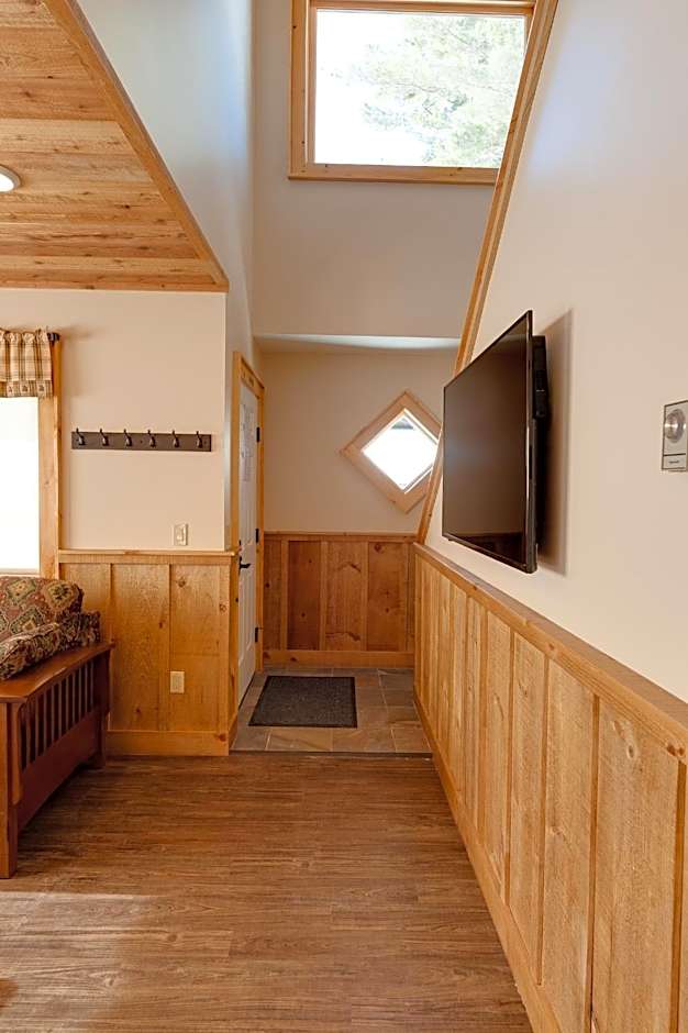 Cobble Mountain Lodge
