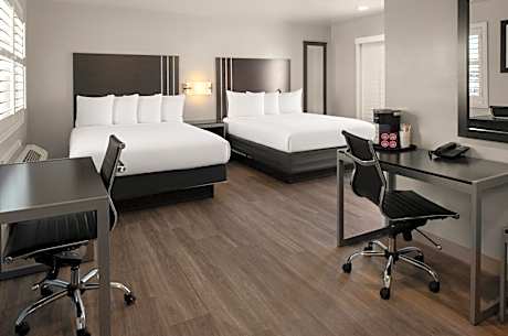 Deluxe Queen Room with Two Queen Beds