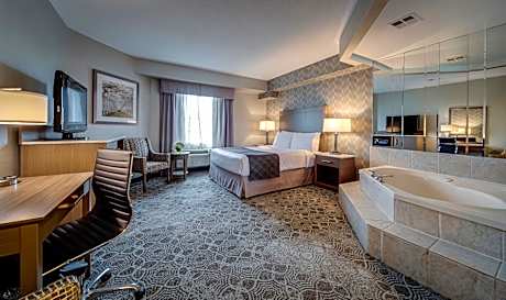 Queen Suite with Jetted Tub