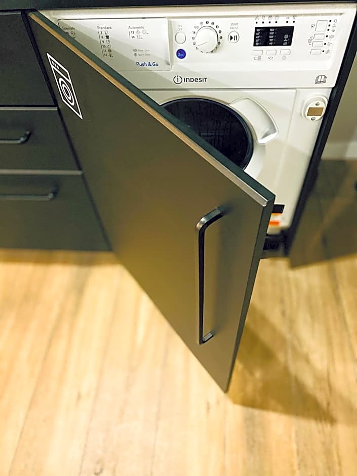 Thruster - Rooms, Kitchen, Chill-Out Zone-Netflix, Lobby-Netflix