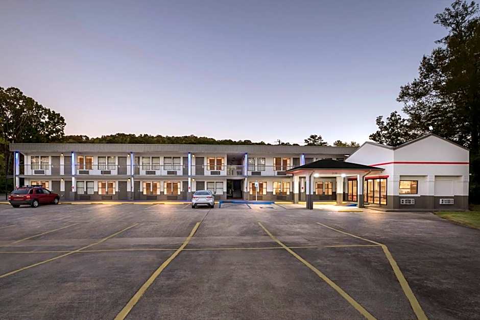 Super 8 by Wyndham Gadsden AL