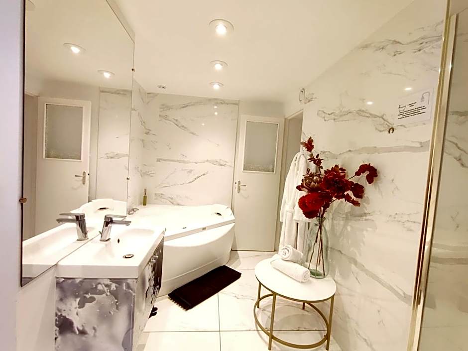 Suite 50 Nuances Avec Balnéothérapie Pour 2 – Caen, NY