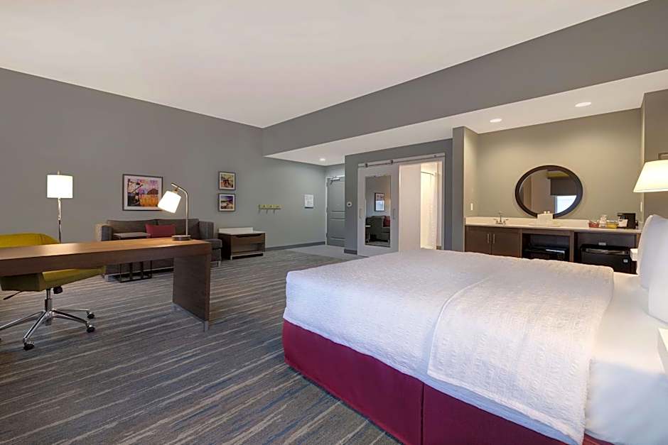 Hampton Inn By Hilton & Suites Marina