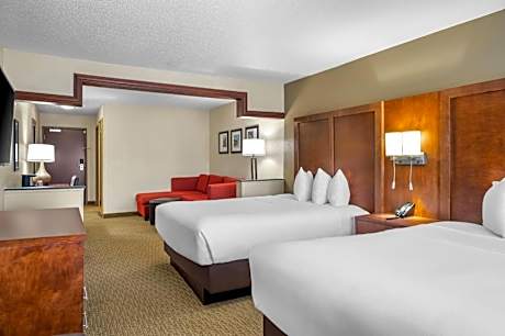 2 Queen Beds, Suite, Nonsmoking